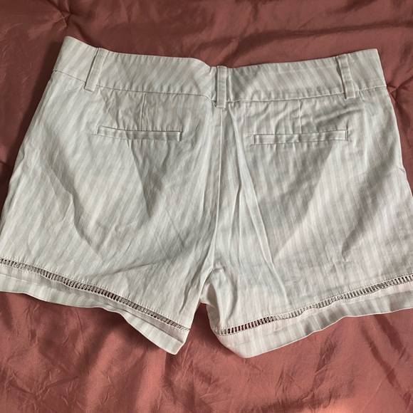 Calvin Klein Shorts with detailed bottom, size 10 - Picture 7 of 7